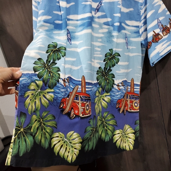 Hawaiian Shirt with Woody and Surfers 🏄‍♀️   🏄‍♂️ 🌊  Hang Ten Aloha Size M - Picture 8 of 9
